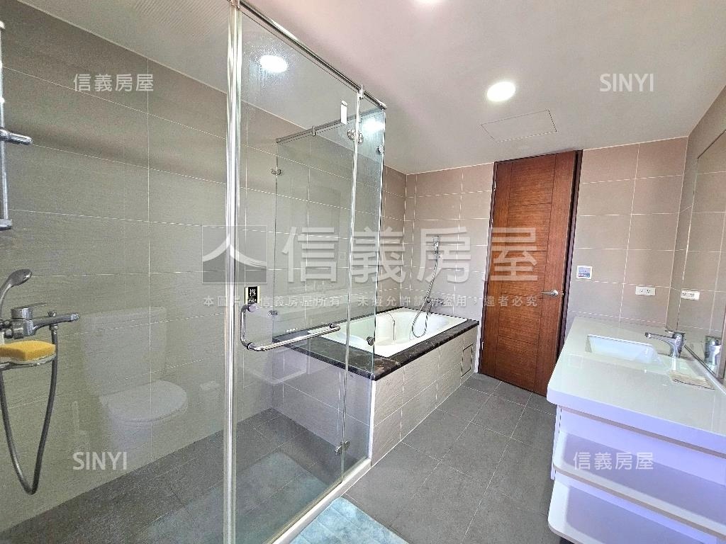 廣二頂樓大器四房三車位房屋室內格局與周邊環境