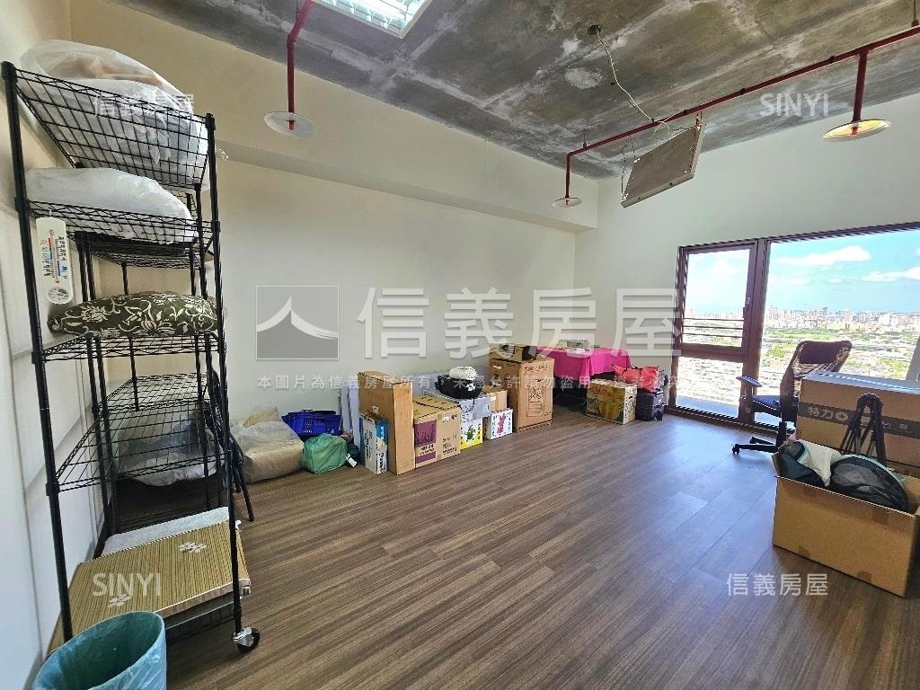 廣二頂樓大器四房三車位房屋室內格局與周邊環境