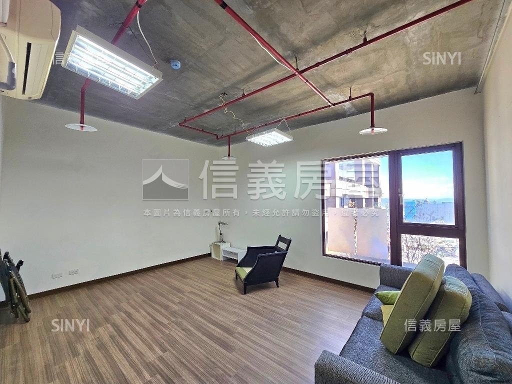 廣二頂樓大器四房三車位房屋室內格局與周邊環境