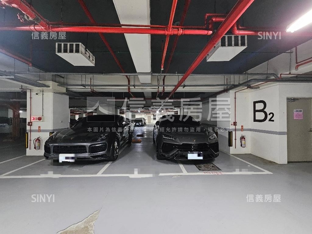 廣二頂樓大器四房三車位房屋室內格局與周邊環境