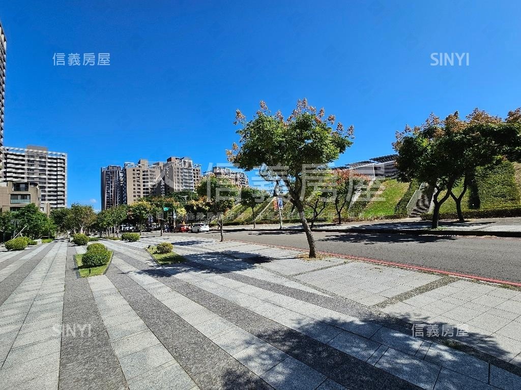 廣二頂樓大器四房三車位房屋室內格局與周邊環境