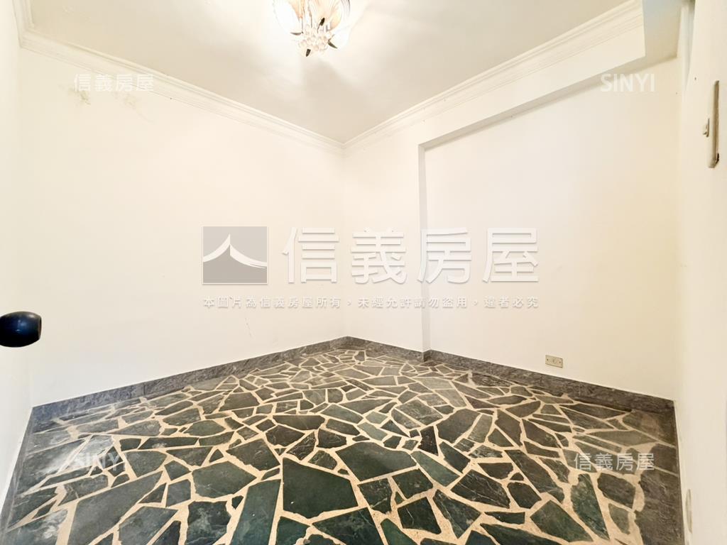 近頂溪站邊間四樓頂加房屋室內格局與周邊環境