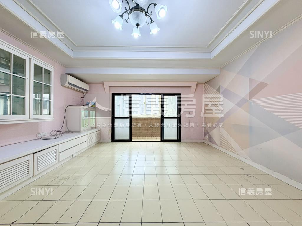 近頂溪站邊間四樓頂加房屋室內格局與周邊環境