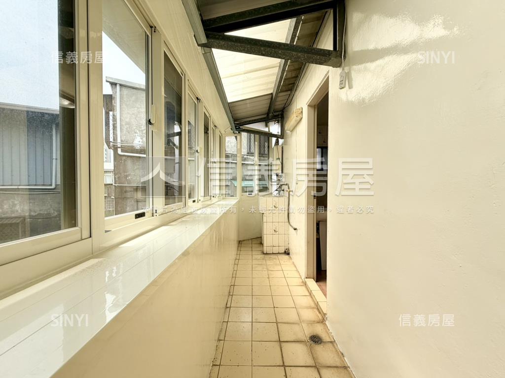近頂溪站邊間四樓頂加房屋室內格局與周邊環境