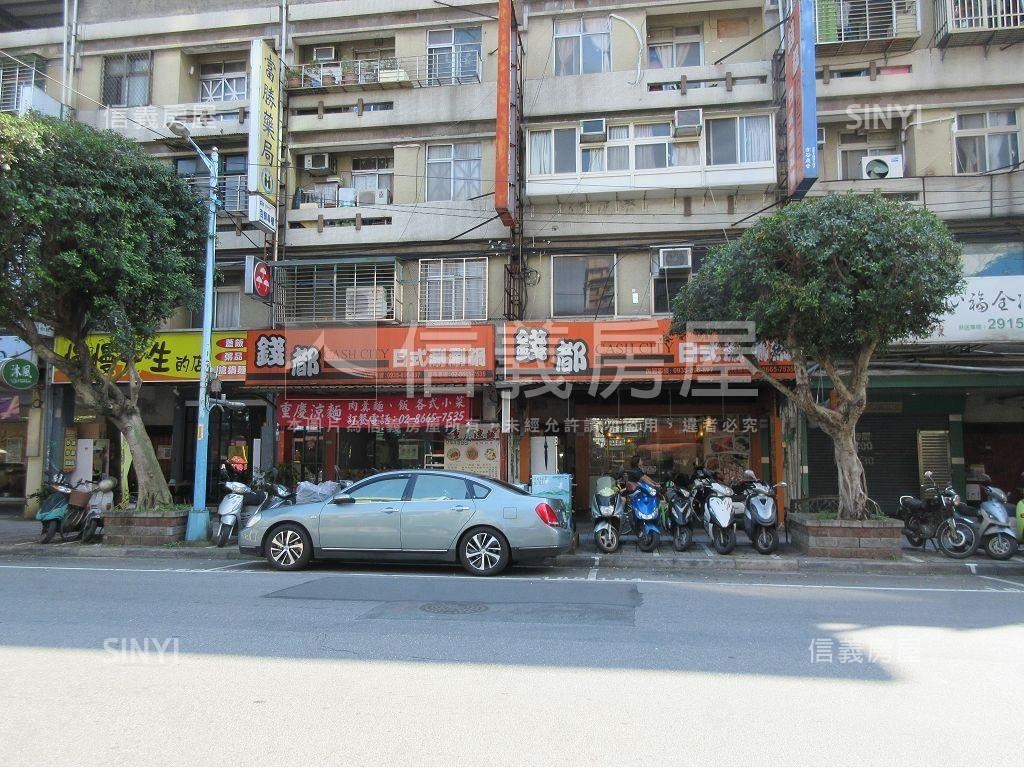 中正路黃金店面房屋室內格局與周邊環境