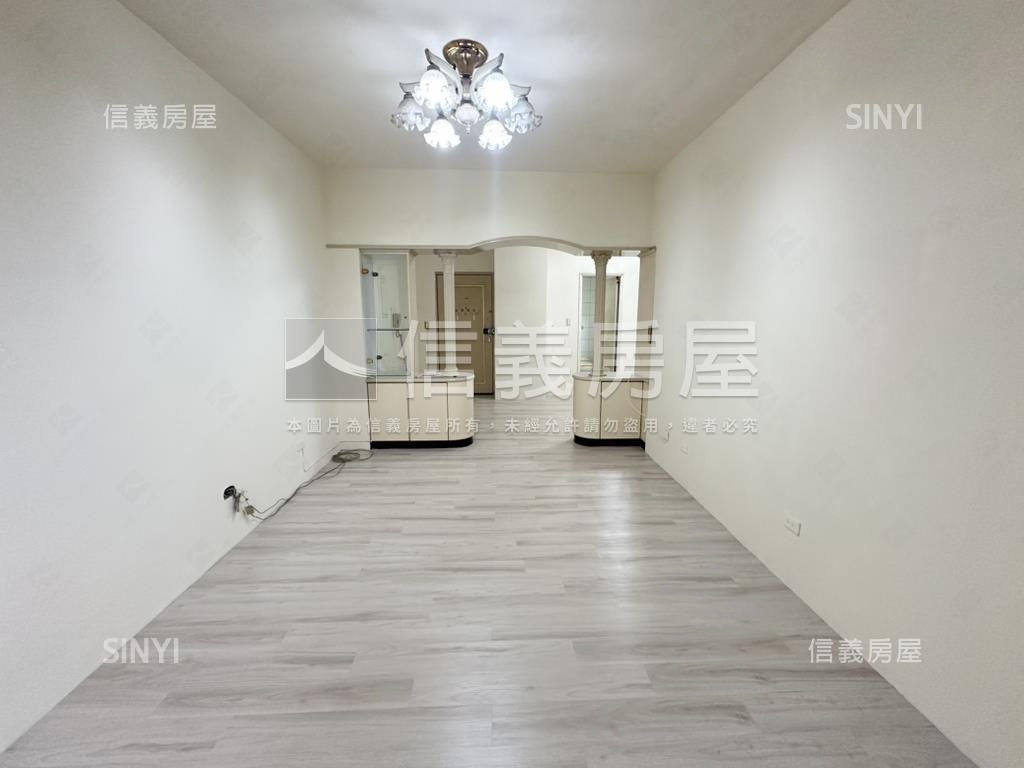 近中和國小邊間電梯三房房屋室內格局與周邊環境