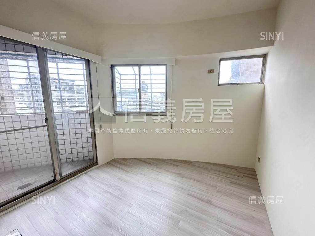 近中和國小邊間電梯三房房屋室內格局與周邊環境