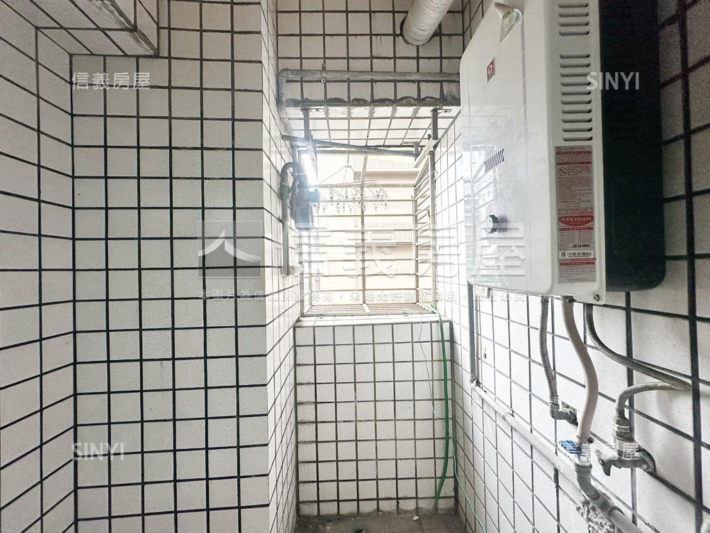 近中和國小邊間電梯三房房屋室內格局與周邊環境