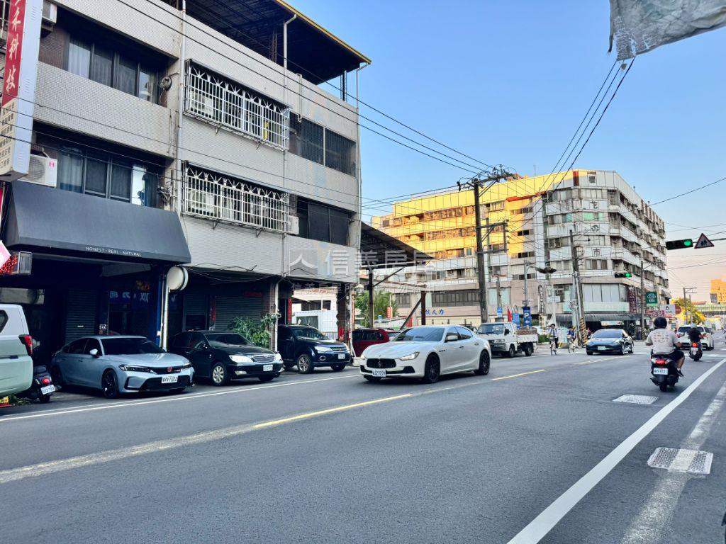 臨約１５米櫻花路漂亮透店房屋室內格局與周邊環境