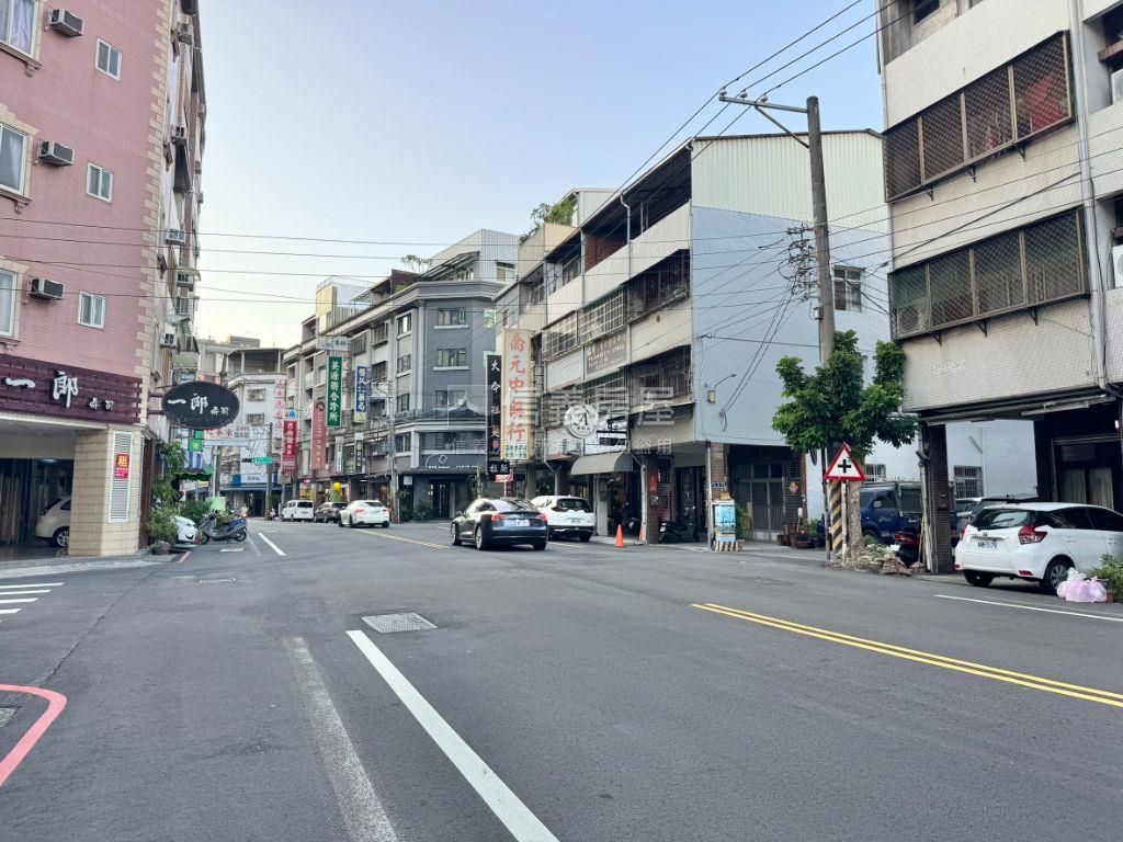 臨約１５米櫻花路漂亮透店房屋室內格局與周邊環境