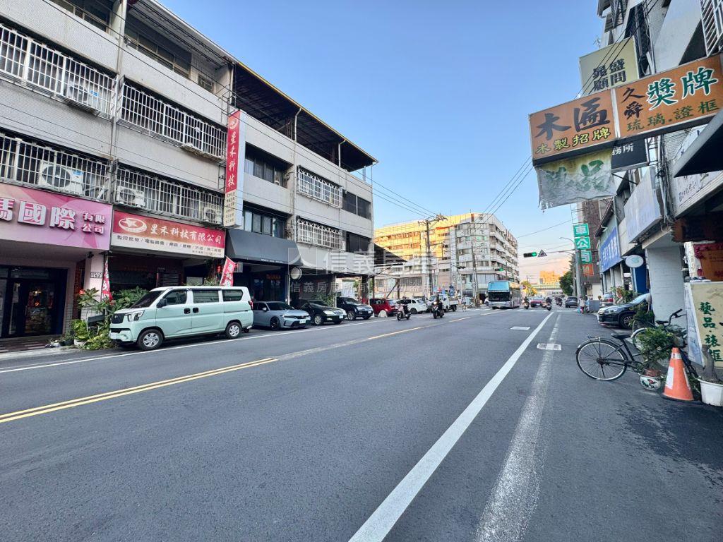 臨約１５米櫻花路漂亮透店房屋室內格局與周邊環境