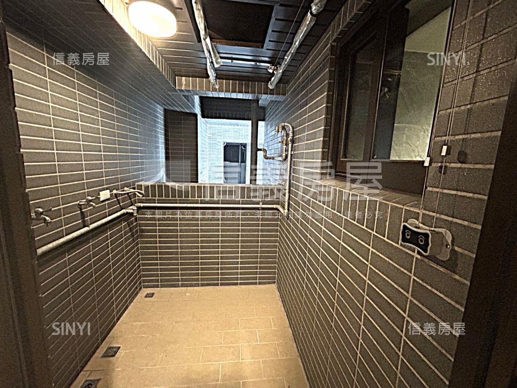 皇普莊園朝南大三房平車房屋室內格局與周邊環境