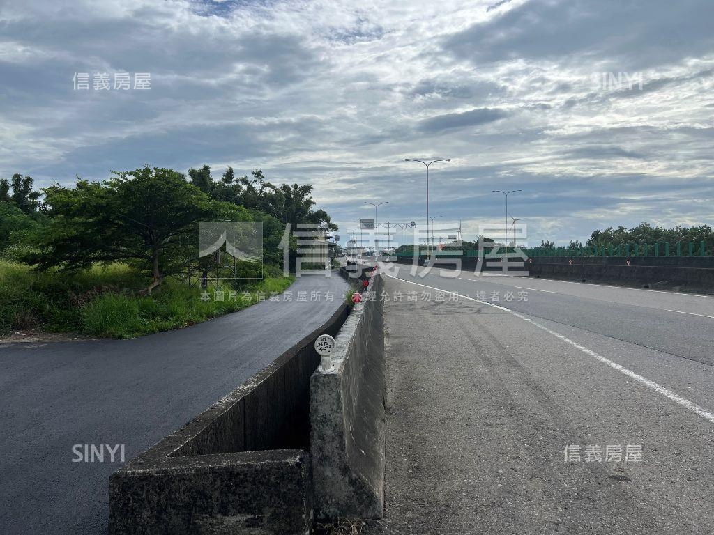 西濱臨路面寬土地房屋室內格局與周邊環境