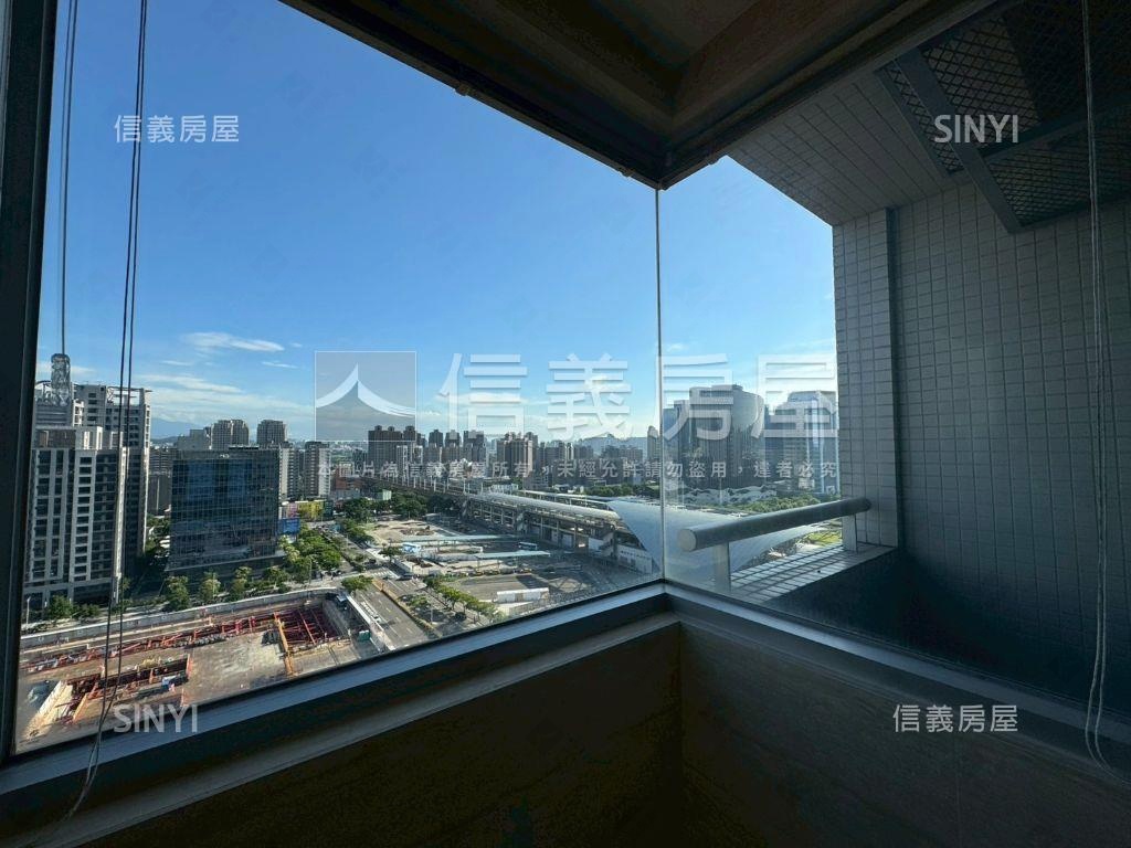 高鐵旁惠友遠見附車位房屋室內格局與周邊環境