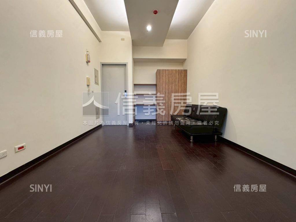 高鐵旁惠友遠見附車位房屋室內格局與周邊環境