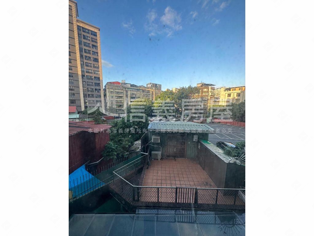實小獨棟裝潢美廈房屋室內格局與周邊環境
