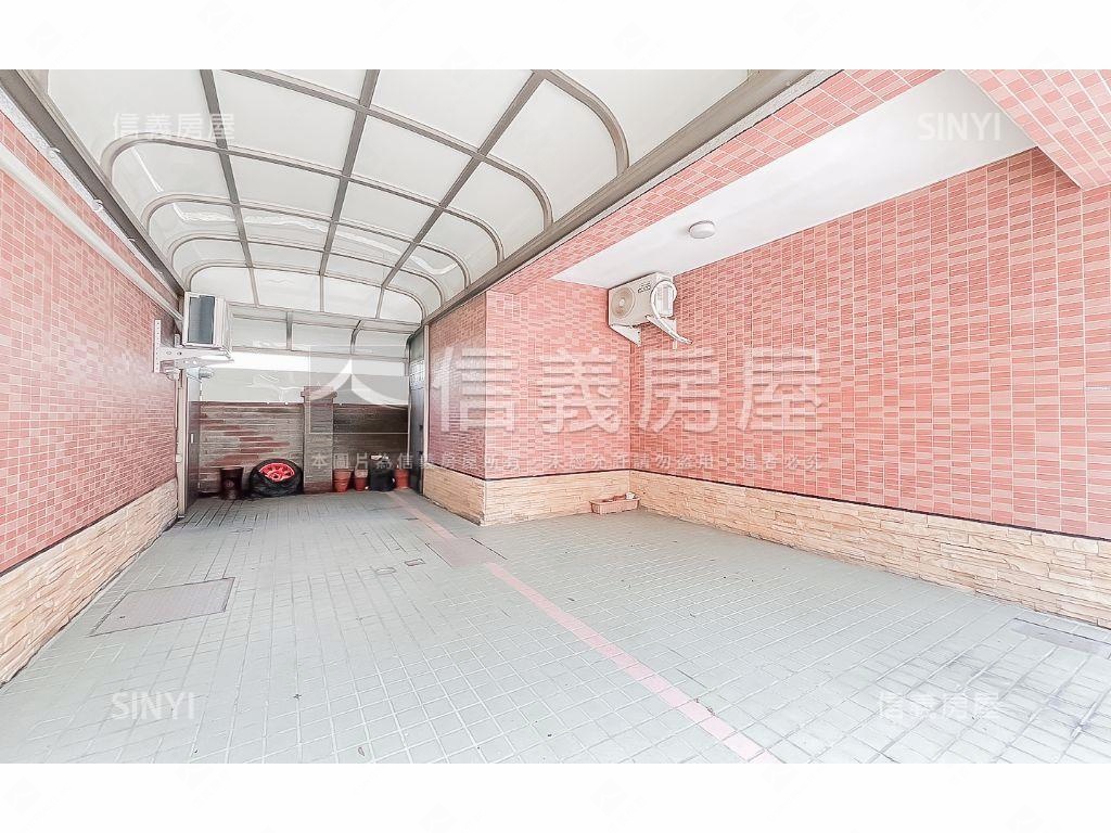洲際．大面寬雙車透天房屋室內格局與周邊環境
