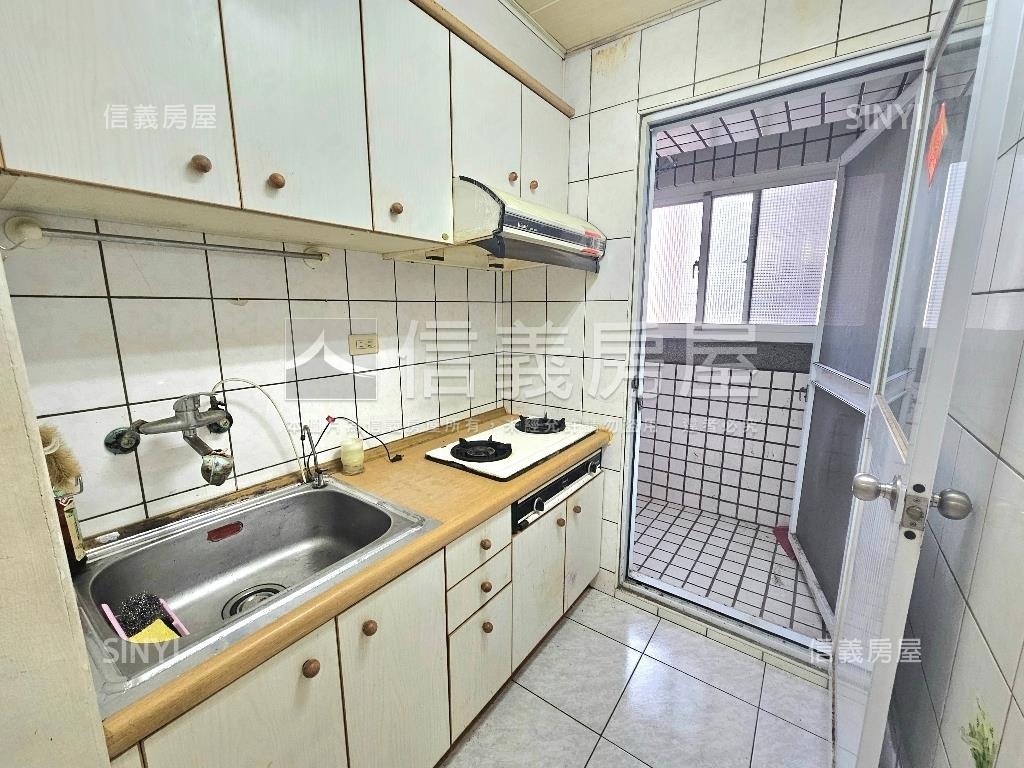 低總價近文心崇德捷運兩房房屋室內格局與周邊環境