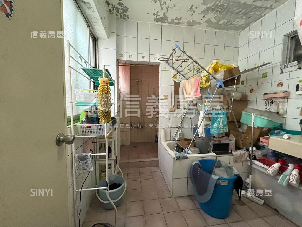 一中中國醫透天店面房屋室內格局與周邊環境
