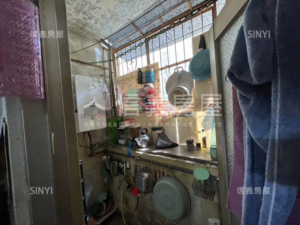 一中中國醫透天店面房屋室內格局與周邊環境
