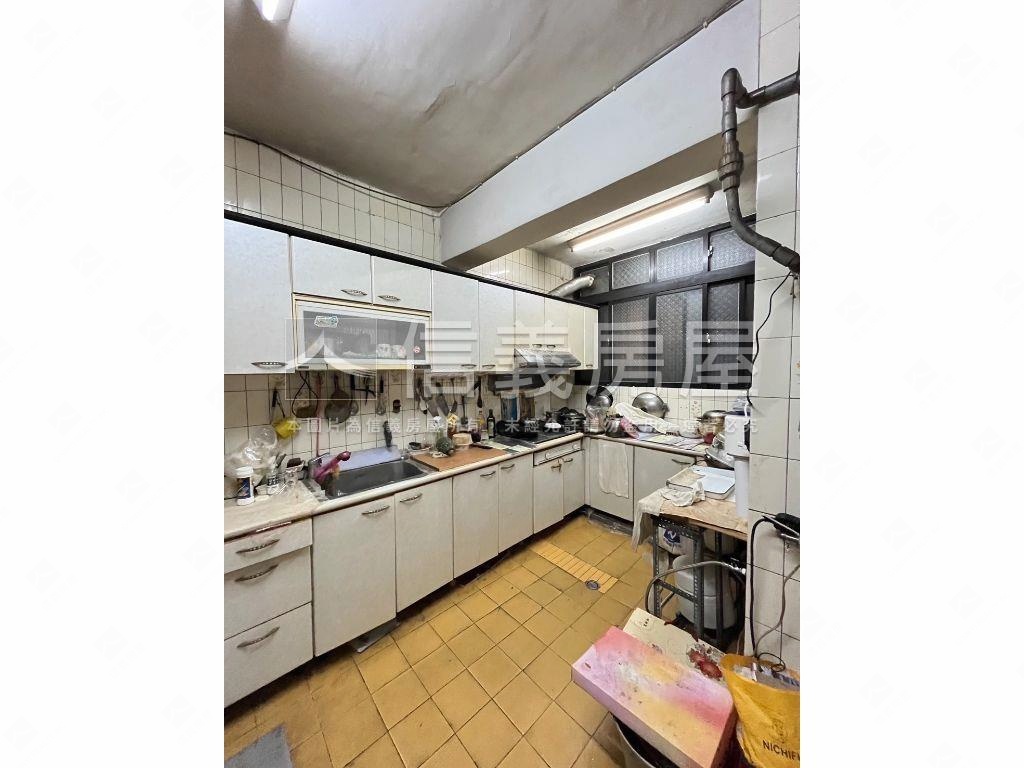 一中中國醫透天店面房屋室內格局與周邊環境