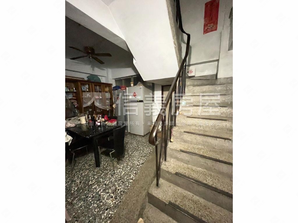 一中中國醫透天店面房屋室內格局與周邊環境