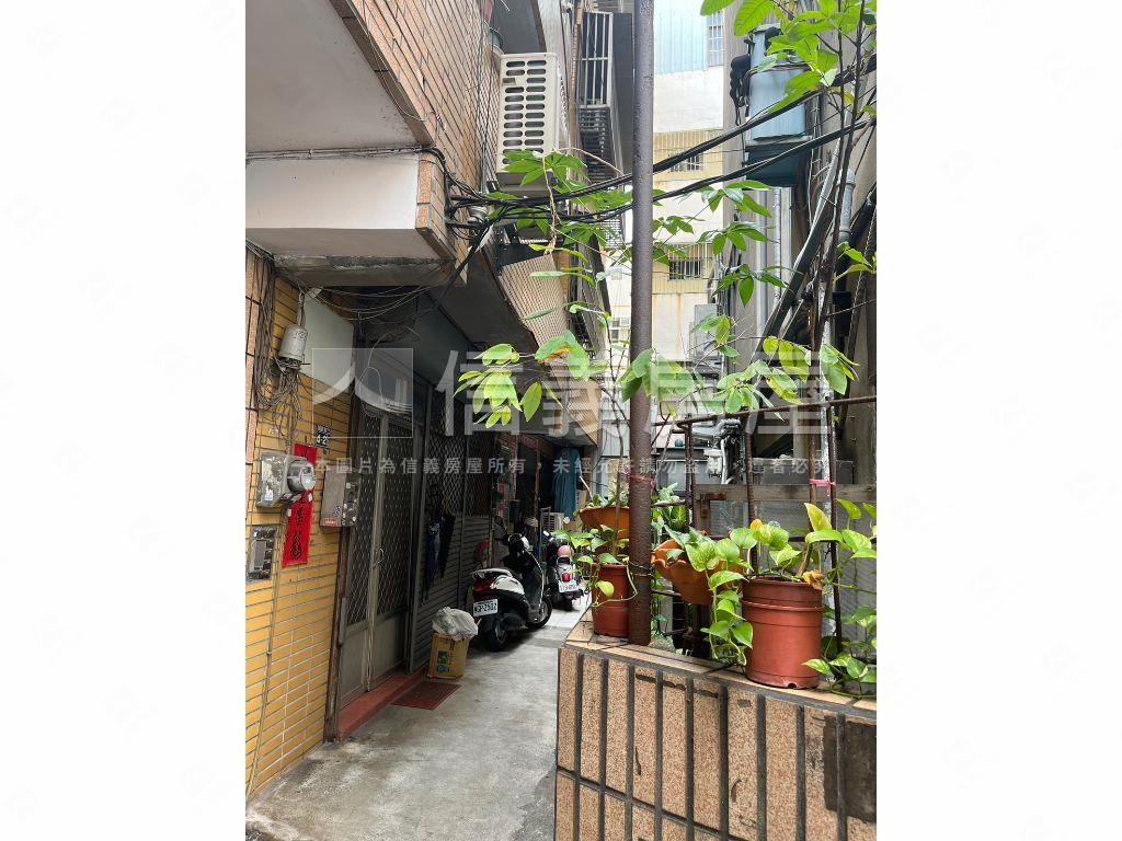 一中中國醫透天店面房屋室內格局與周邊環境