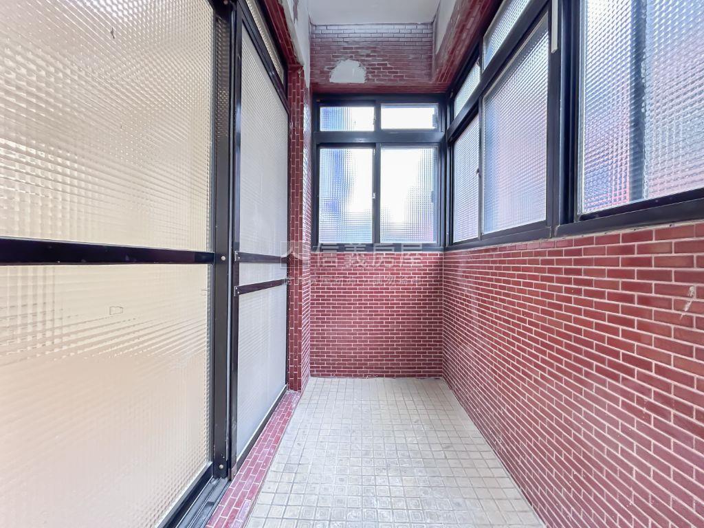 煥然一新明亮邊間大四房房屋室內格局與周邊環境