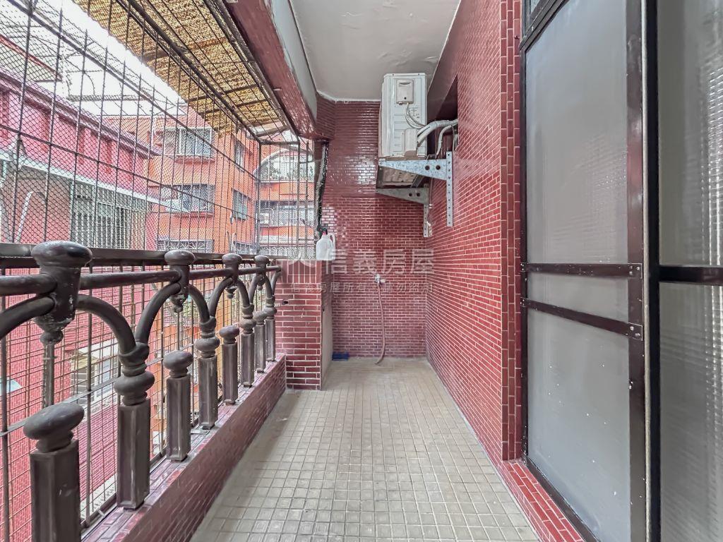 煥然一新明亮邊間大四房房屋室內格局與周邊環境