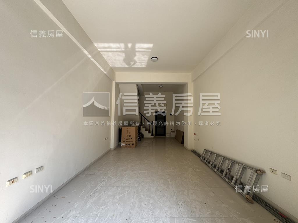 土庫重劃區稀有正路透店房屋室內格局與周邊環境