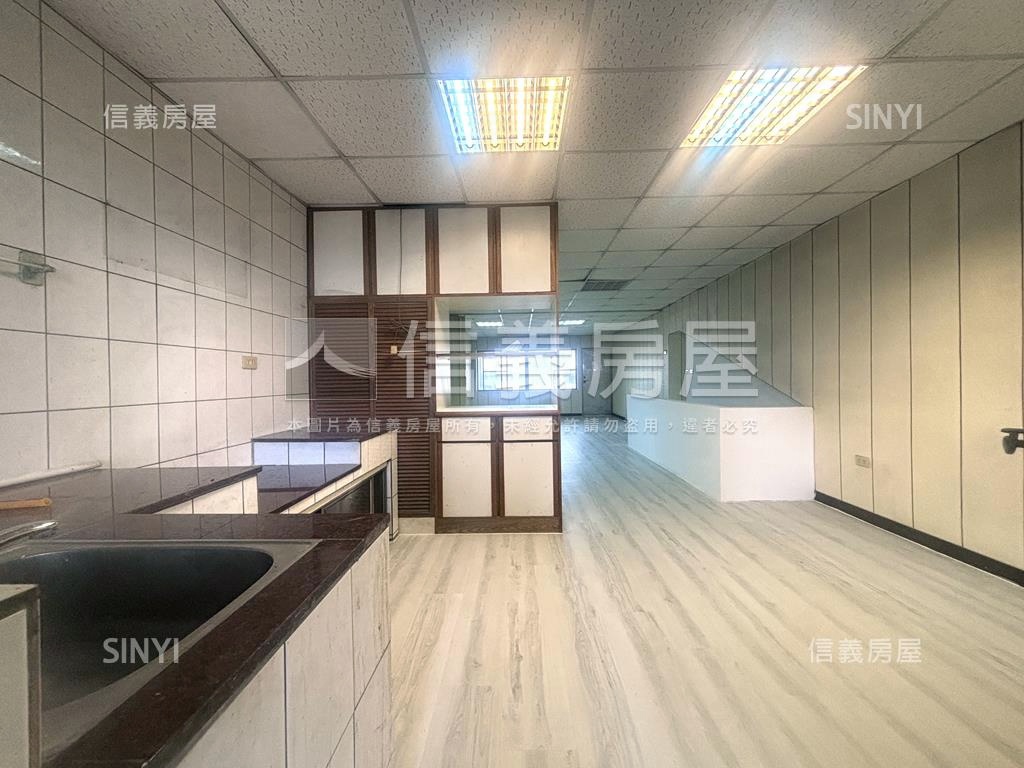 大馬路大店面透天房屋室內格局與周邊環境