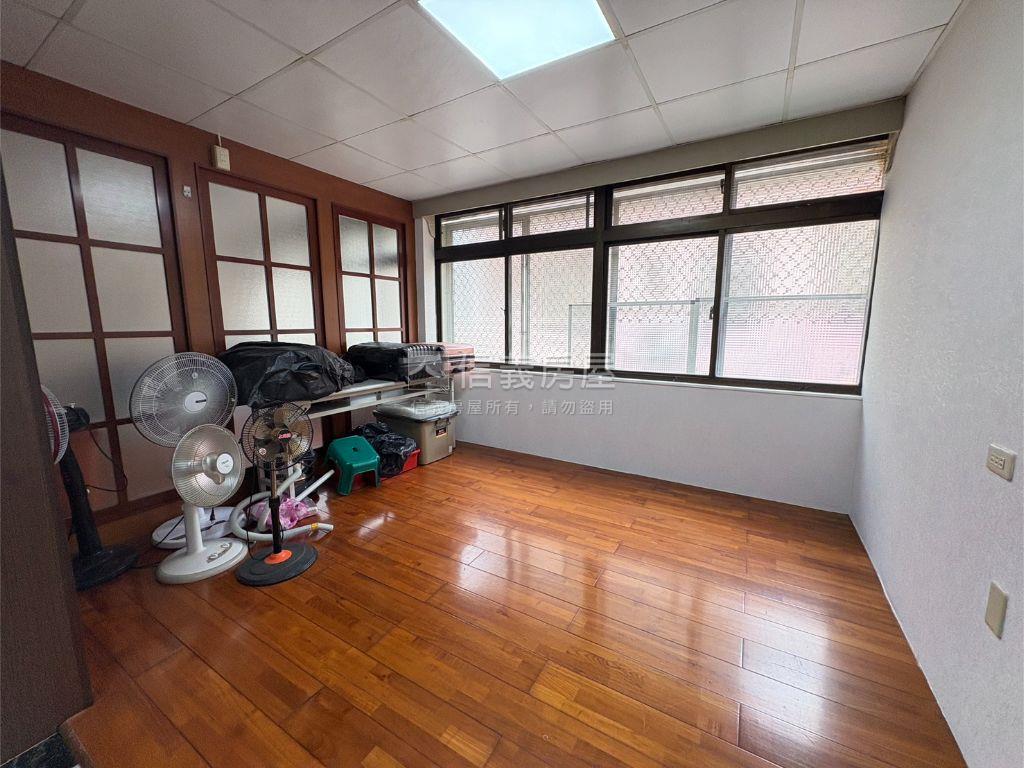 近河濱步道靜巷機能美透天房屋室內格局與周邊環境