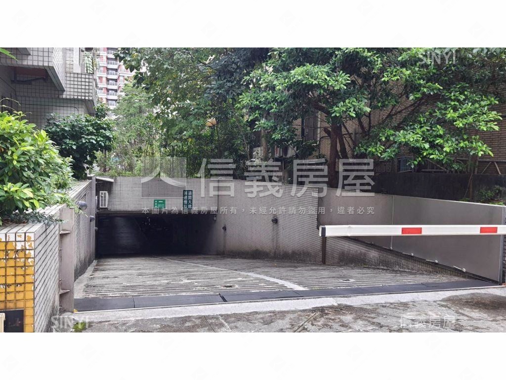 健康路稀有邊間店辦房屋室內格局與周邊環境