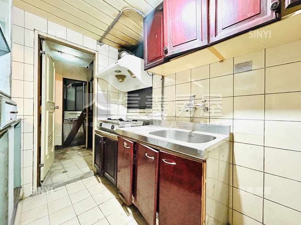 降價～民權西路站電梯三房房屋室內格局與周邊環境