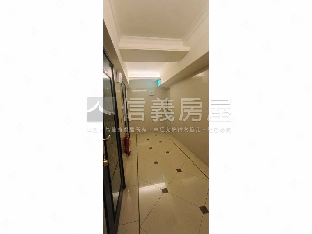 松江仰翠三房附坡平車位房屋室內格局與周邊環境