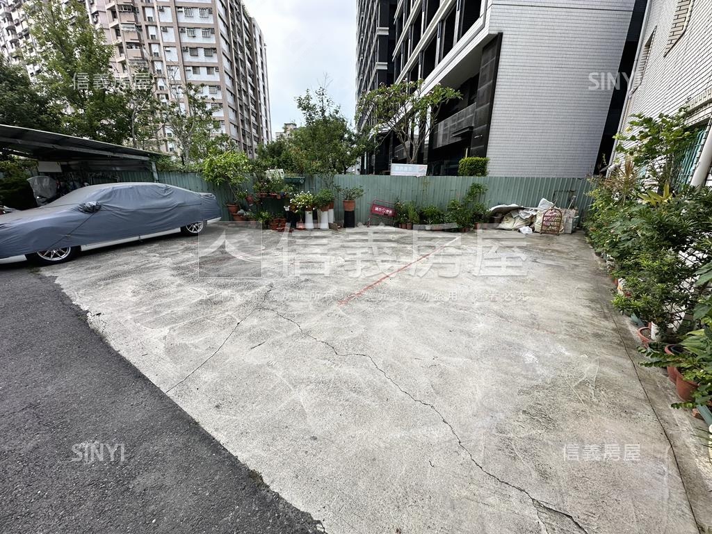 鳳山自地自建看過來就是這房屋室內格局與周邊環境