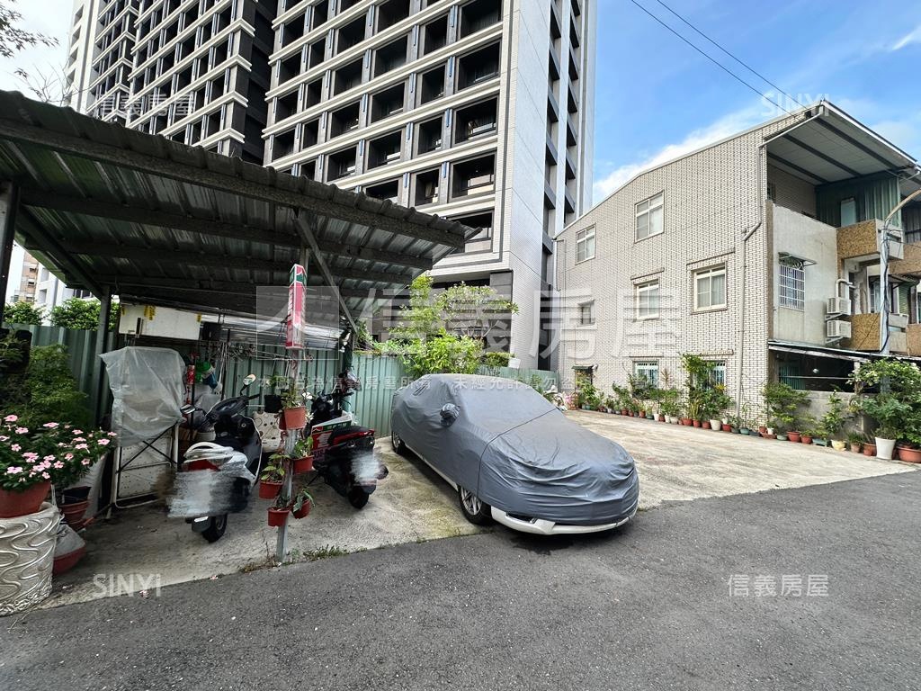 鳳山自地自建看過來就是這房屋室內格局與周邊環境