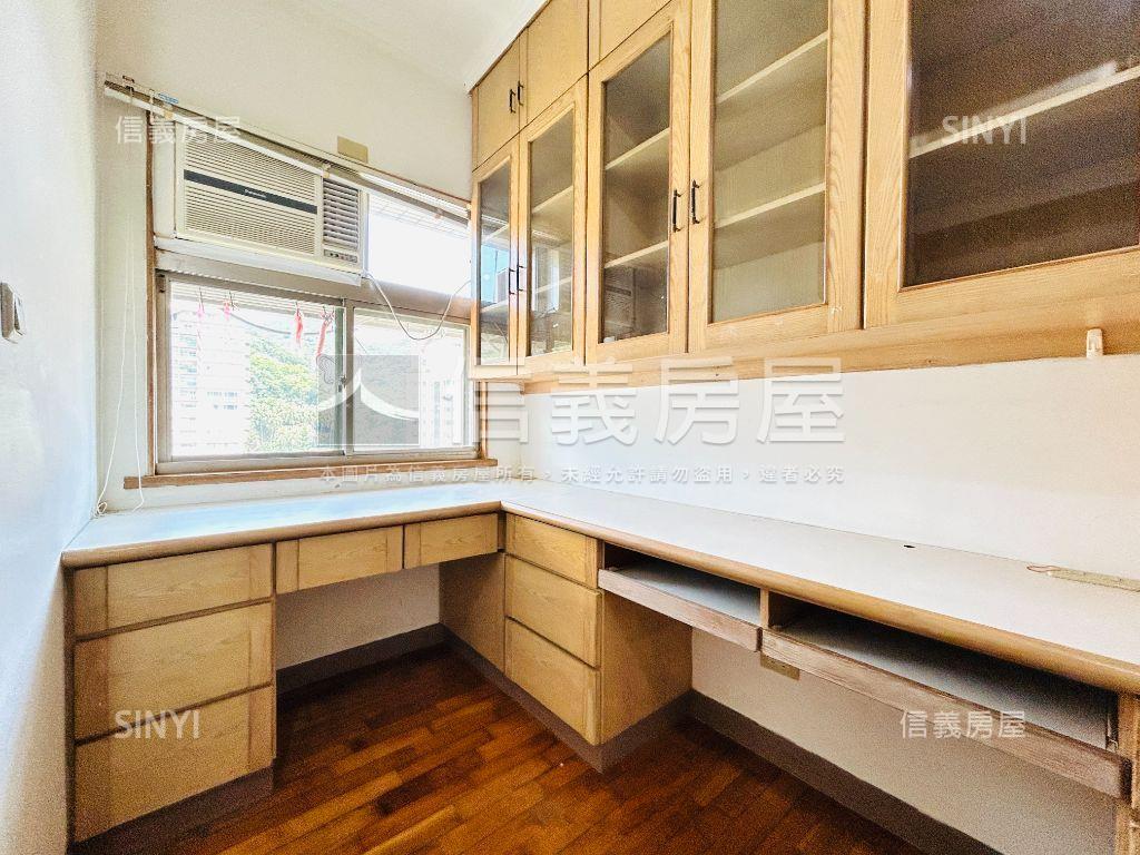 內湖站｜高樓邊間３房車位房屋室內格局與周邊環境