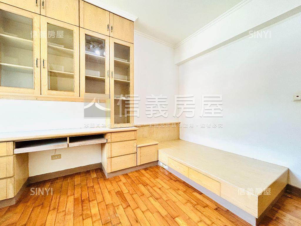 內湖站｜高樓邊間３房車位房屋室內格局與周邊環境