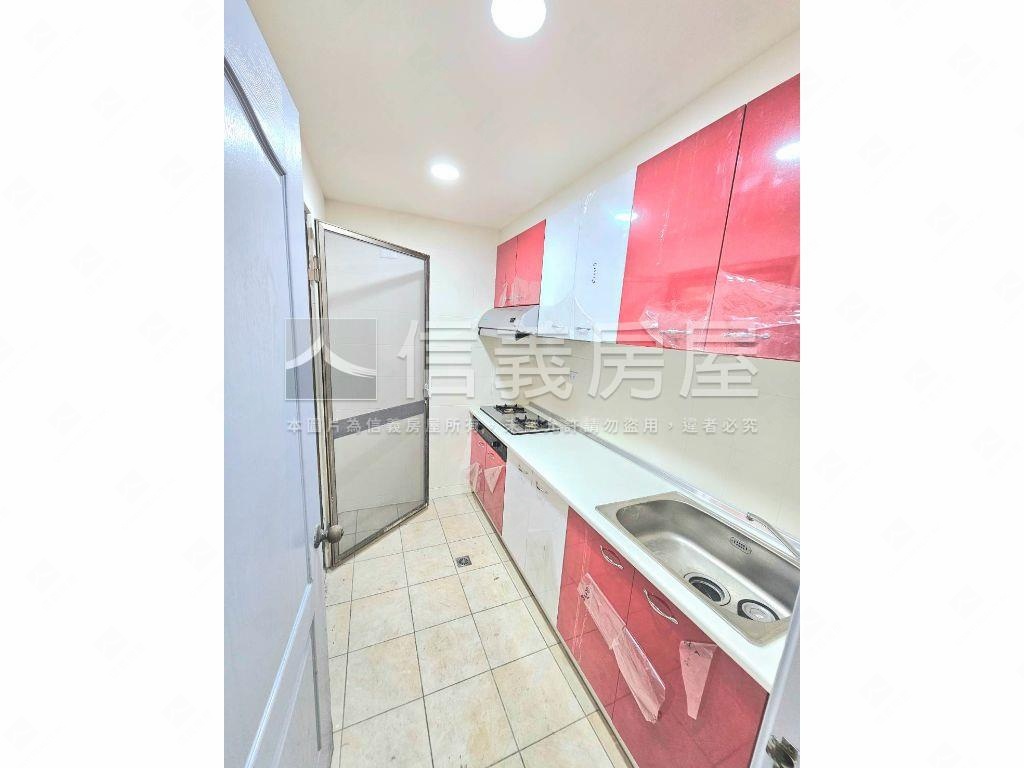 屋況全新！北區美三房車位房屋室內格局與周邊環境