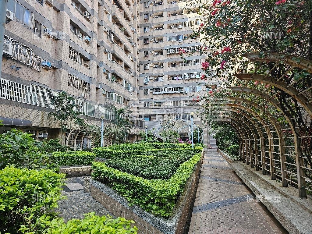 屋況全新！北區美三房車位房屋室內格局與周邊環境