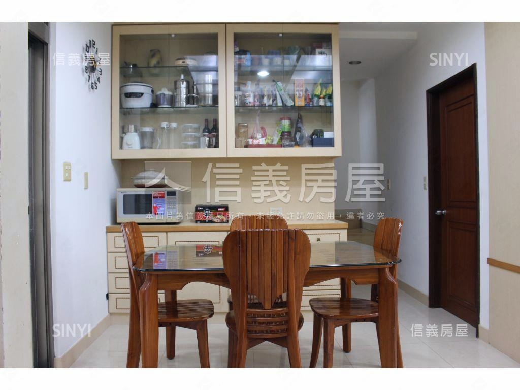 大台北華城特區庭院別墅房屋室內格局與周邊環境