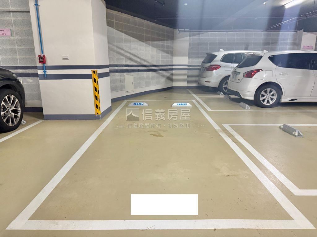 冠東城Ａ面公園三房車位房屋室內格局與周邊環境
