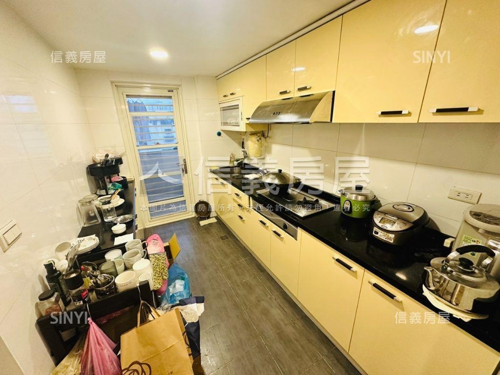 正忠孝東路近捷運電梯住辦房屋室內格局與周邊環境