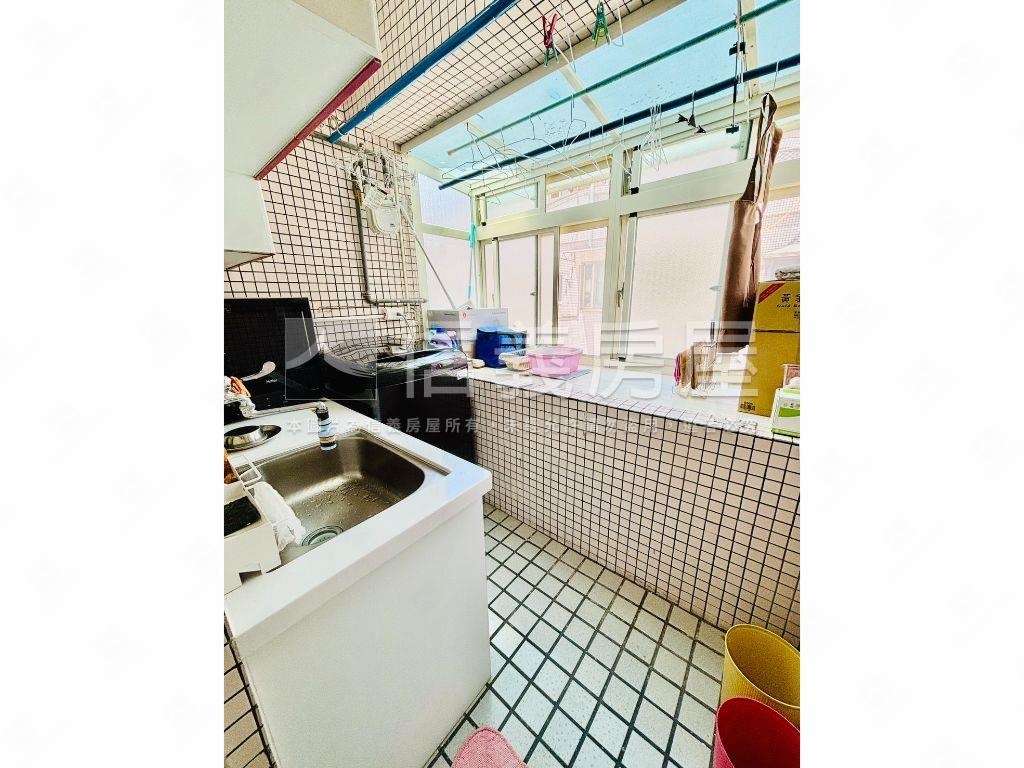 近美麗華商圈電梯三房車位房屋室內格局與周邊環境