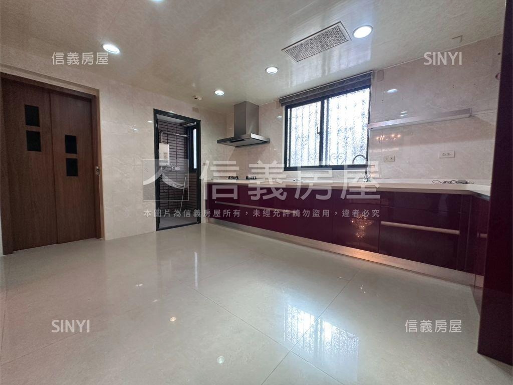 翡冷翠大器電梯透天房屋室內格局與周邊環境