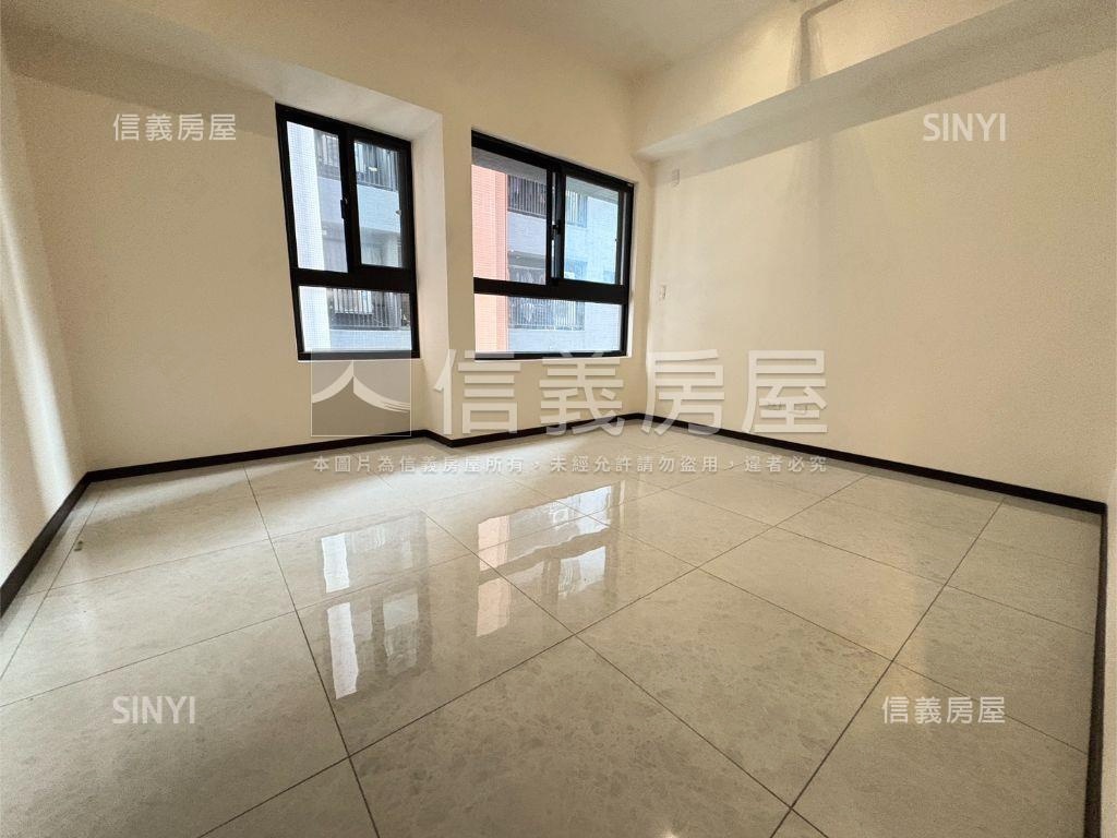 市區稀有釋出兩房車位房屋室內格局與周邊環境