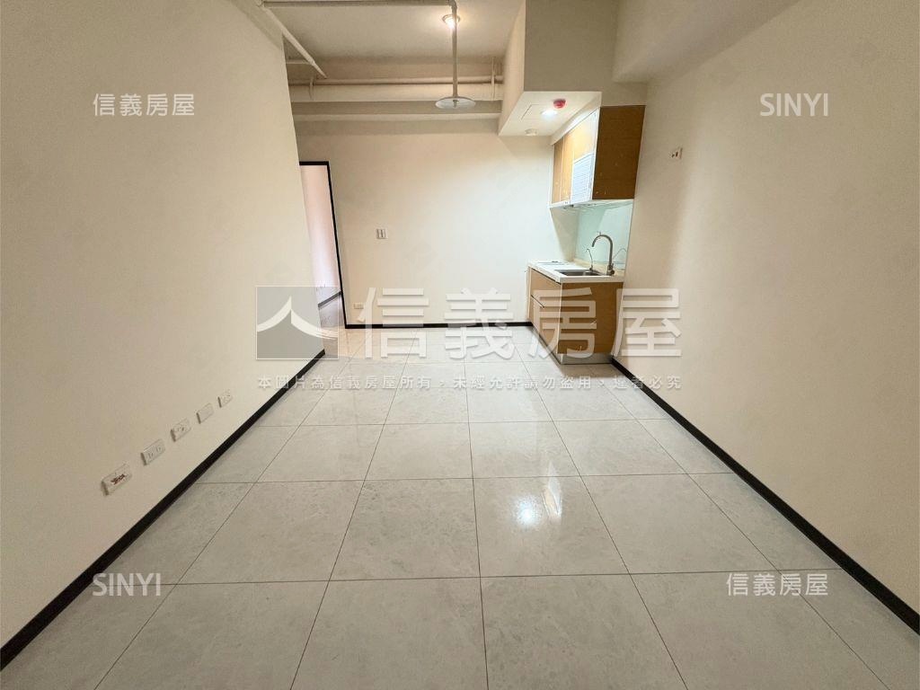 市區稀有釋出兩房車位房屋室內格局與周邊環境