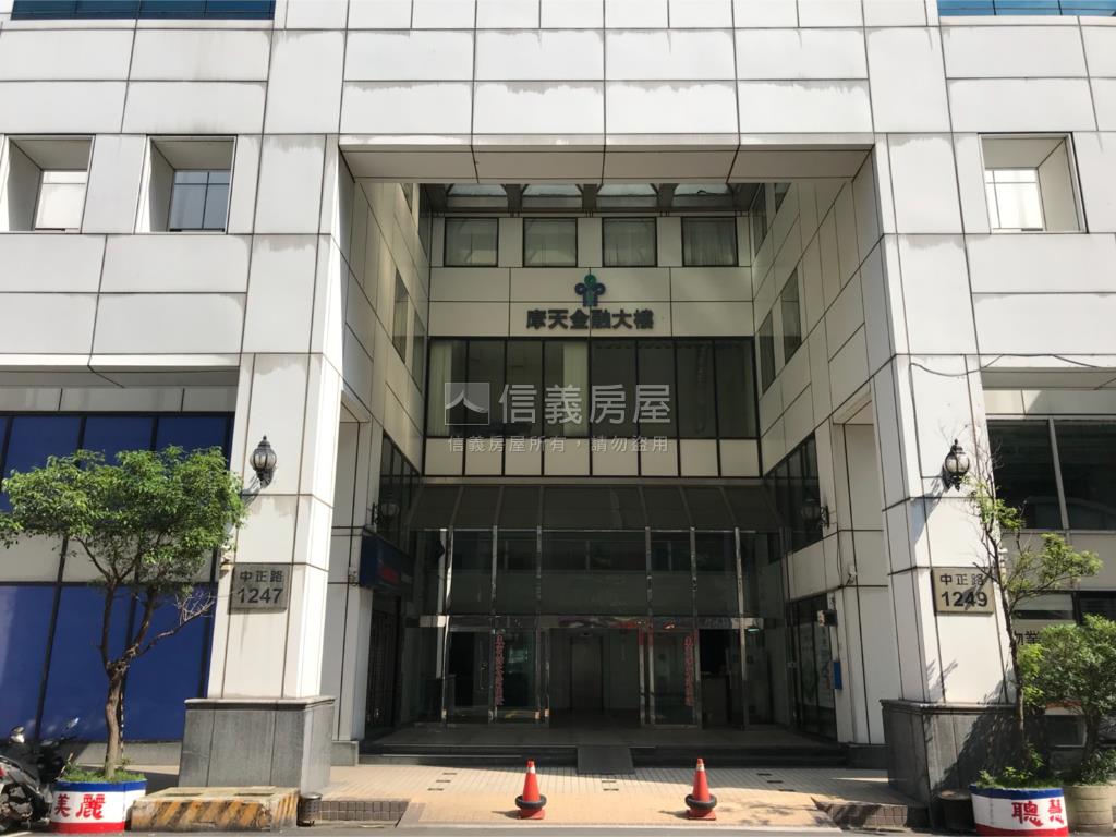 中正摩天金融商辦大樓房屋室內格局與周邊環境