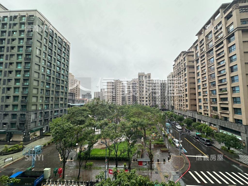 遠眺樹梢稀有華廈大戶房屋室內格局與周邊環境